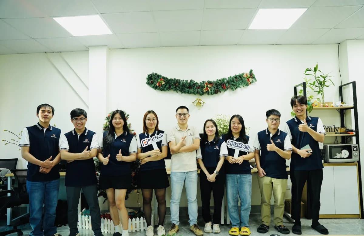 Full PixiTech team portrait